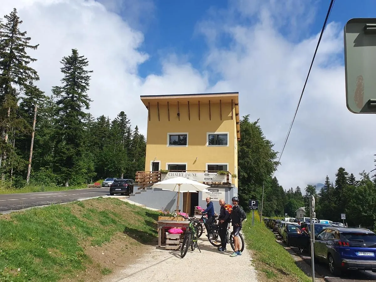 Chalet Jaune Charmant Som Sarcenas