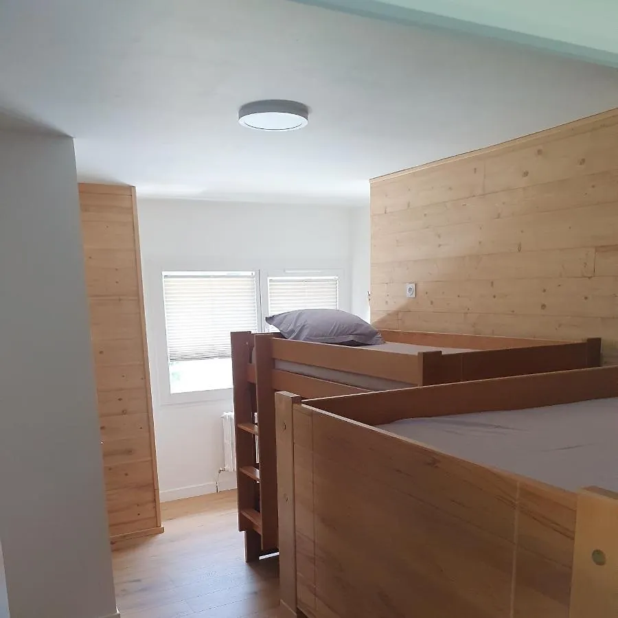 Chalet Jaune Charmant Som Sarcenas France