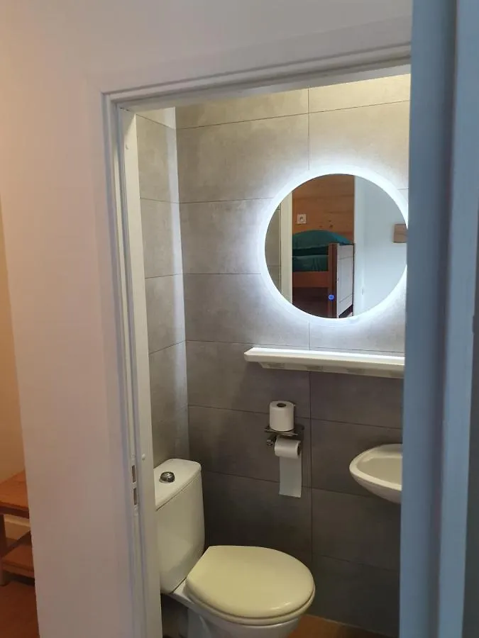 Chalet Jaune Charmant Som Sarcenas Guest house